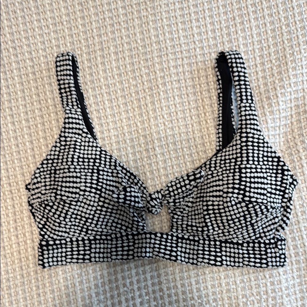 Aerie Black and White Scoop Neck Top